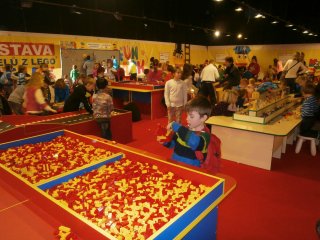 Návštěva vzdělávací výstavy z kostek Lego